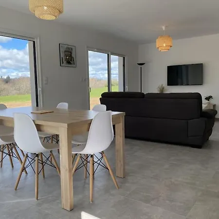 Maison Neuve, Jardin Et Acces Prive A La Casa vacanze *